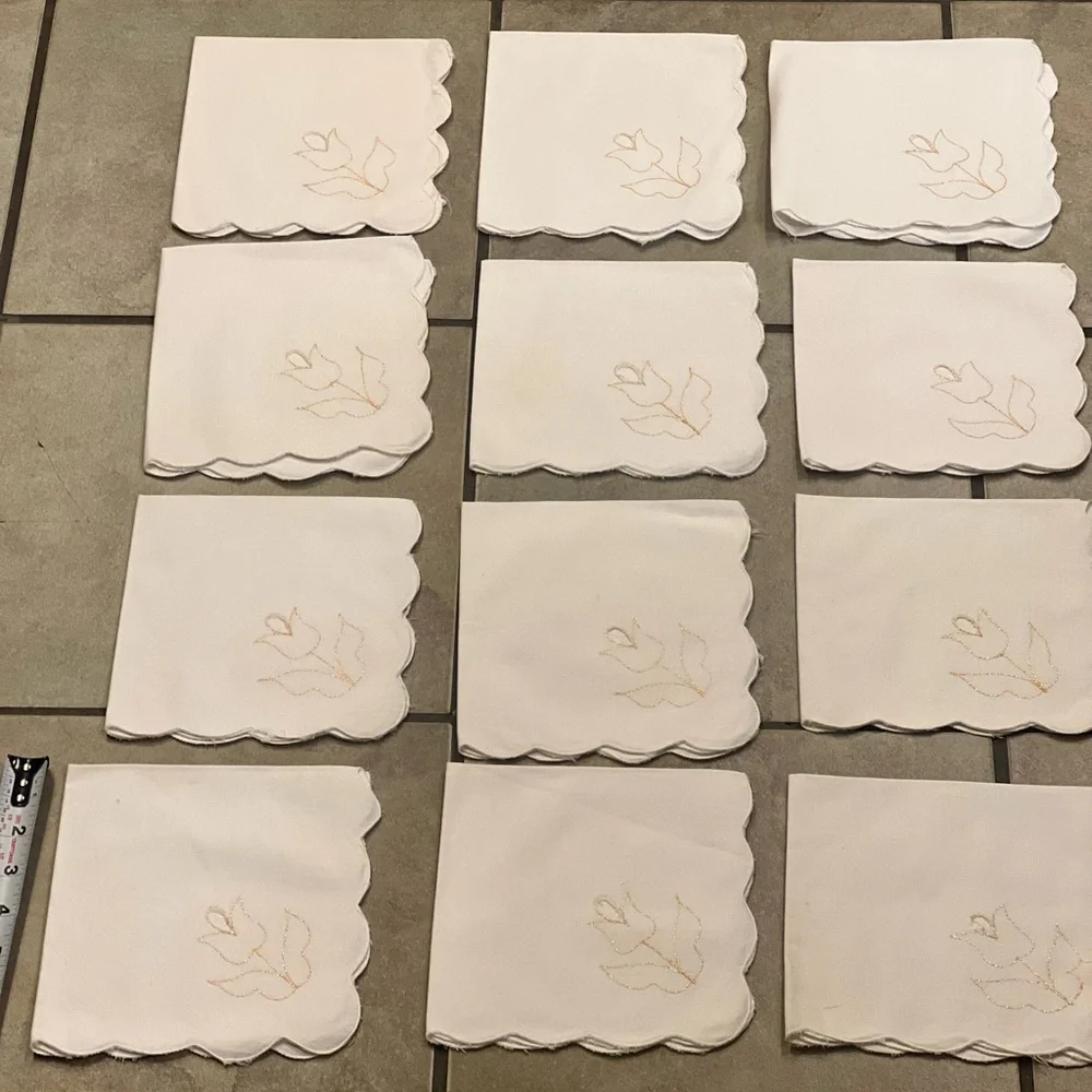 VTG Embroidered Tulip Napkins (Set of Twelve)